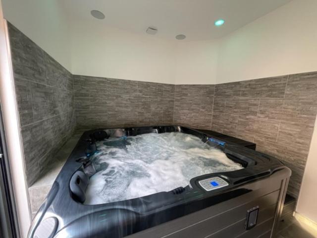 - Le Nuage - Unique, Espace Spa Privatif Et Jardin Avec Plancha Et Salon Privatif, Stationnement Public Gratuit نيورْ المظهر الخارجي الصورة
